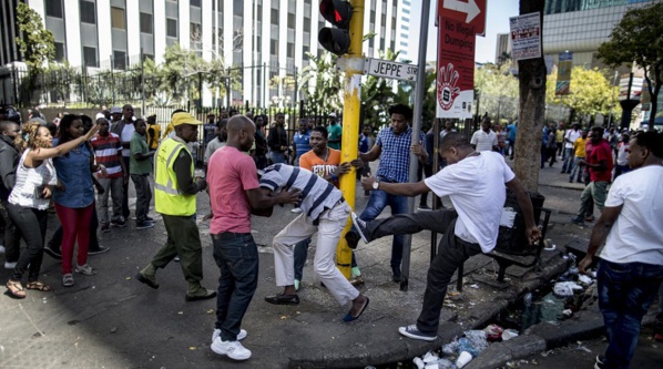 Xénophobie en Afrique:  "Ils pillent, brûlent et personne n’est arrêté". L'Etat est-il complice ?