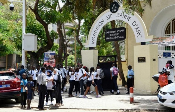 URGENT: Les élèves voilées de Ste Jeanne d’Arc regagnent les classes ce matin URGENT: Les élèves voilées de Ste Jeanne d’Arc regagnent les classes ce matin