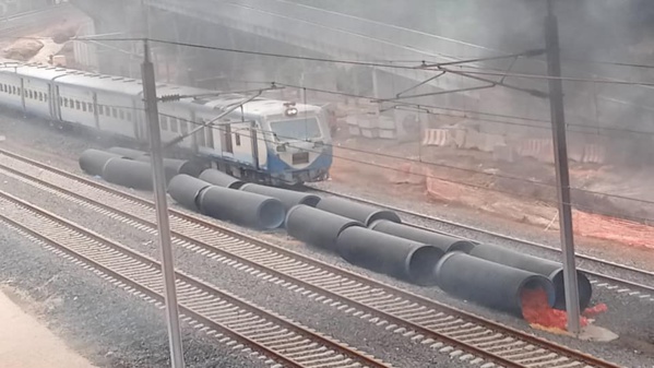 URGENT: Un pipeline en feu au niveau des rails... URGENT: Un pipeline en feu au niveau des rails...