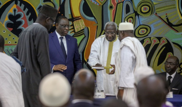 Ouvrage Polémique: Des historiens tournent le dos à Iba Der Thiam et cie