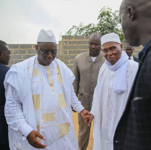Réconciliation : Macky Sall dépose Abdoulaye Wade jusqu’à sa maison Réconciliation : Macky Sall dépose Abdoulaye Wade jusqu’à sa maison