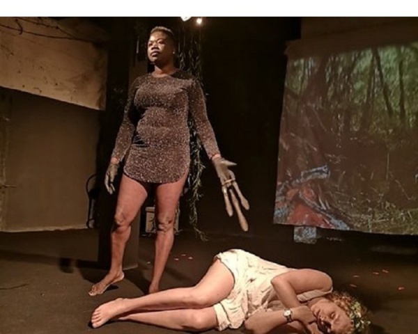 L’actrice Oumy Thiaré au théâtre de l’orme en France L’actrice Oumy Thiaré au théâtre de l’orme en France