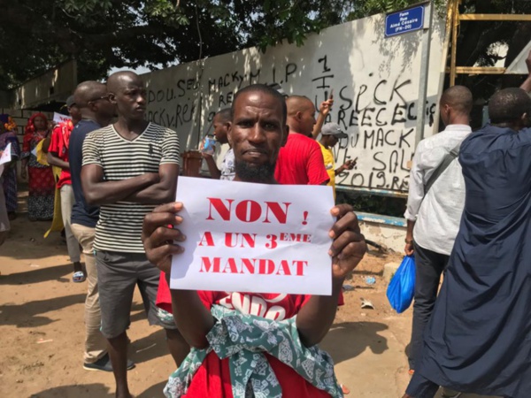 3e mandat de Condé: Des membres de l’opposition et de la Société civile arrêtés à Dakar 3e mandat de Condé: Des membres de l’opposition et de la Société civile arrêtés à Dakar