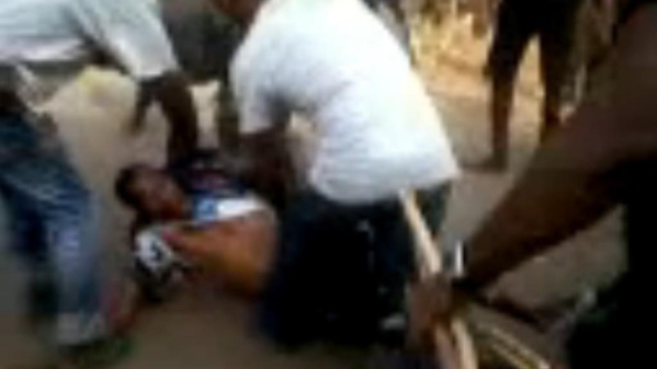 Mbacké : Un policier pris pour un voleur lynché par la foule Mbacké : Un policier pris pour un voleur lynché par la foule