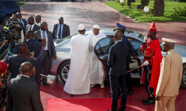 Macky Sall offre une Mercedes à Wade Macky Sall offre une Mercedes à Wade