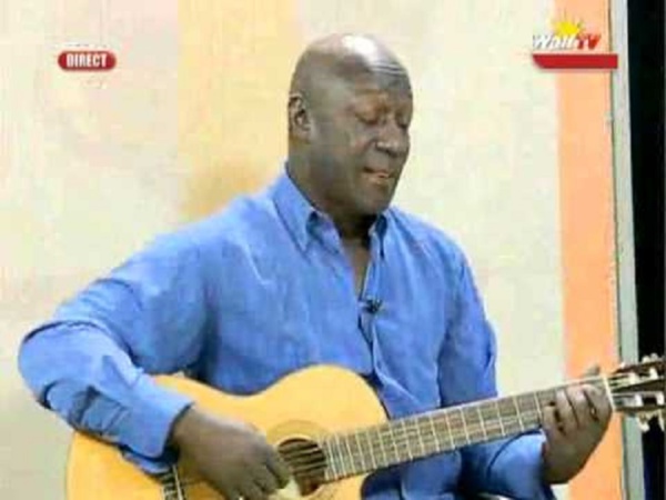 Le chanteur El Hadji Ndiaye expulsé de sa maison