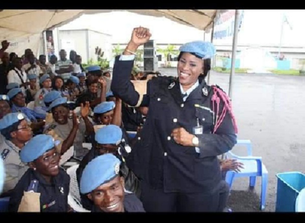 La fille de la policière Seynabou Diouf interpelle le ministre de l'intérieur sur le cas de sa maman La fille de la policière Seynabou Diouf interpelle le ministre de l'intérieur sur le cas de sa maman