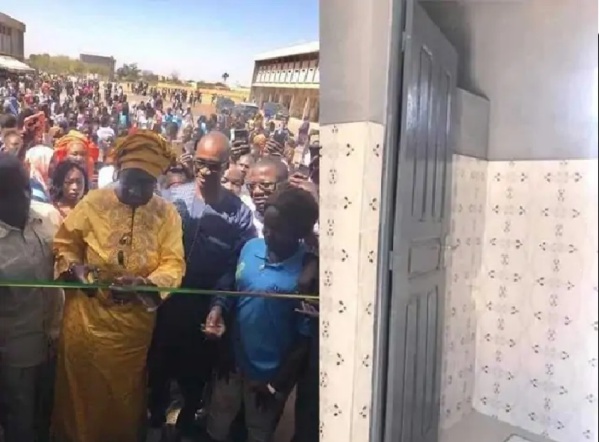 Kaolack : Mimi Touré inaugure les toilettes d'un lycée Kaolack : Mimi Touré inaugure les toilettes d'un lycée