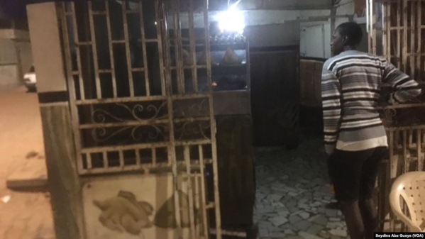 Les fast-foods de Dakar très prisés malgré les risques sanitaires Les fast-foods de Dakar très prisés malgré les risques sanitaires