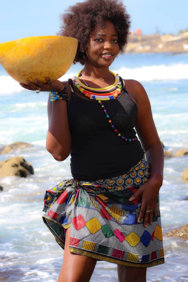 L'artiste Oulifa Fall sort son single "DEM NGUEWEUL" L'artiste Oulifa Fall sort son single "DEM NGUEWEUL"