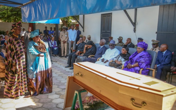 Collette Senghor inhumée au cimetière catholique de Bel-Air (Photos) Collette Senghor inhumée au cimetière catholique de Bel-Air (Photos)