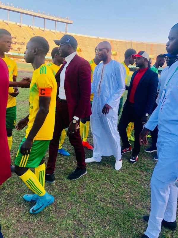 Le Coordonnateur de la COJER de Grand Yoff Ousmane Ndiaye, parrain de la finale cadette de la Zône 7B Le Coordonnateur de la COJER de Grand Yoff Ousmane Ndiaye, parrain de la finale cadette de la Zône 7B