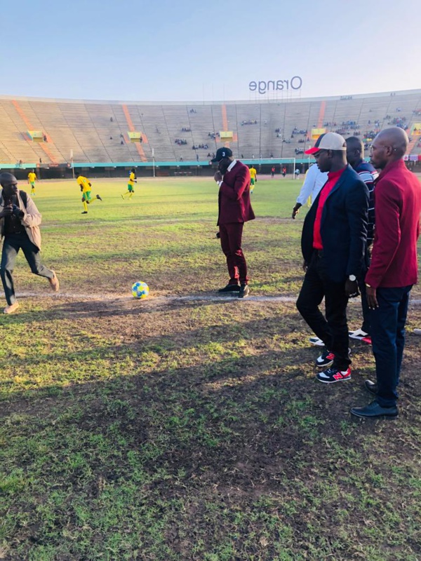 Le Coordonnateur de la COJER de Grand Yoff Ousmane Ndiaye, parrain de la finale cadette de la Zône 7B Le Coordonnateur de la COJER de Grand Yoff Ousmane Ndiaye, parrain de la finale cadette de la Zône 7B