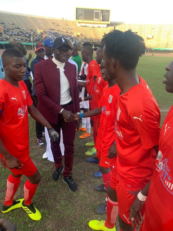 Le Coordonnateur de la COJER de Grand Yoff Ousmane Ndiaye, parrain de la finale cadette de la Zône 7B Le Coordonnateur de la COJER de Grand Yoff Ousmane Ndiaye, parrain de la finale cadette de la Zône 7B