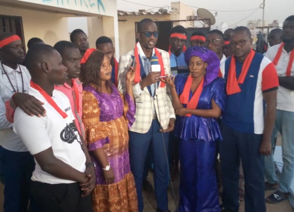 Grand Yoff: Des nervis envoyés par un ancien ministre de l'intérieur de Macky sabotent la rencontre de "Podor Debout" Grand Yoff: Des nervis envoyés par un ancien ministre de l'intérieur de Macky sabotent la rencontre de "Podor Debout"