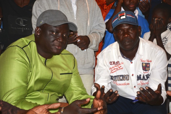 Le président du Casa Sport offre les ASC Djibekel, Yoff, Nameh et Degg des équipement sportifs Le président du Casa Sport offre les ASC Djibekel, Yoff, Nameh et Degg des équipement sportifs