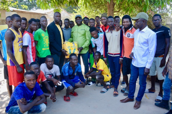 Le président du Casa Sport offre les ASC Djibekel, Yoff, Nameh et Degg des équipement sportifs