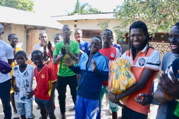 Le président du Casa Sport offre les ASC Djibekel, Yoff, Nameh et Degg des équipement sportifs Le président du Casa Sport offre les ASC Djibekel, Yoff, Nameh et Degg des équipement sportifs