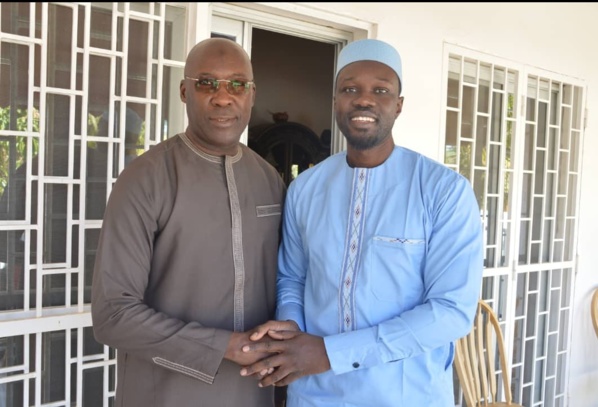 Saint Louis: Sonko rencontre le Colonel Kébé Saint Louis: Sonko rencontre le Colonel Kébé