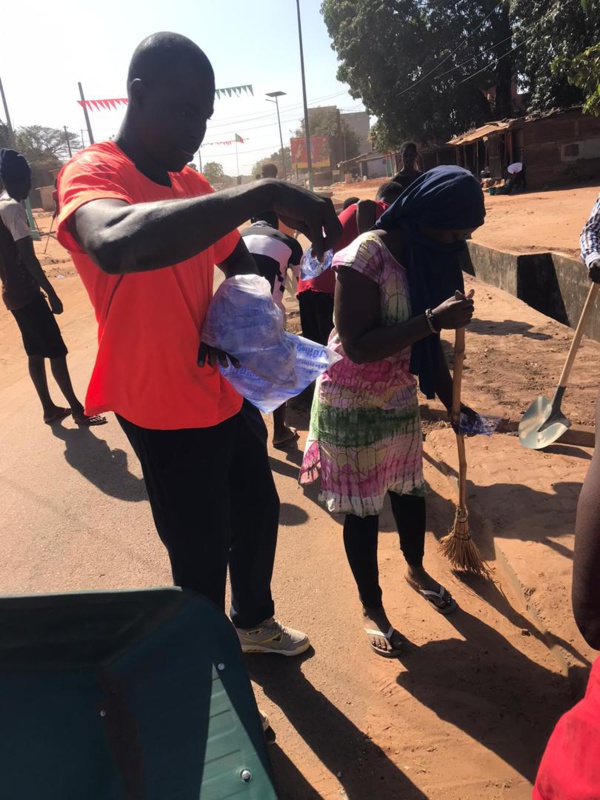 Ziguinchor: Daouda Sow en compagnie de la jeunesse pour un "Cleaning Day" Ziguinchor: Daouda Sow en compagnie de la jeunesse pour un "Cleaning Day"