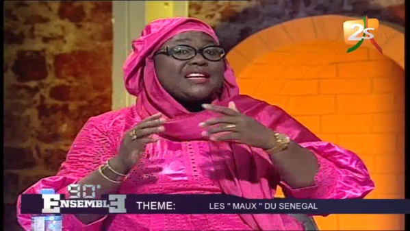 Adji Mergane Kanouté "déshabille" la députée Awa Niang: «Ce n'est pas une référence, elle est citée dans une affaire de meurtre » Adji Mergane Kanouté "déshabille" la députée Awa Niang: «Ce n'est pas une référence, elle est citée dans une affaire de meurtre »