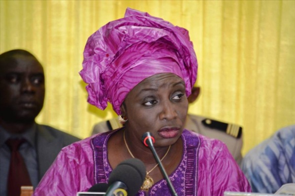 Guéguerre entre Apéristes: Mimi Touré sert une sommation interpellative à Bara Ndiaye Guéguerre entre Apéristes: Mimi Touré sert une sommation interpellative à Bara Ndiaye