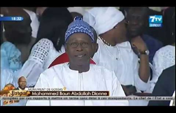 Boun Dionne a prié à la grande mosquée de Touba...