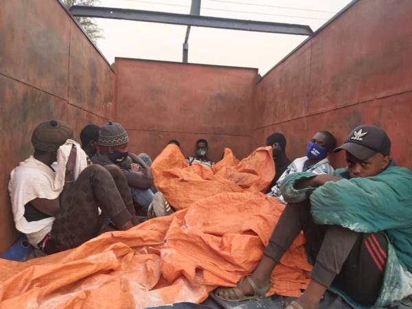 Dakar- Tivaoune: Ce camion transportait clandestinement des Passagers 