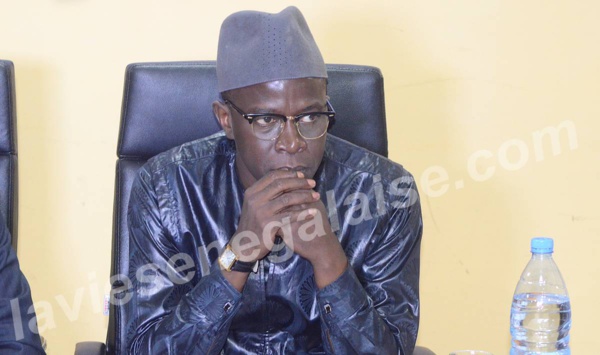 Yakham MBAYE, les Vains Aboiement d'un Chiwawa