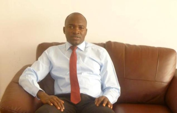 Action humanitaire: Le DG de l'ANRAC offre 1.000 masques aux établissements de Ziguinchor Action humanitaire: Le DG de l'ANRAC offre 1.000 masques aux établissements de Ziguinchor