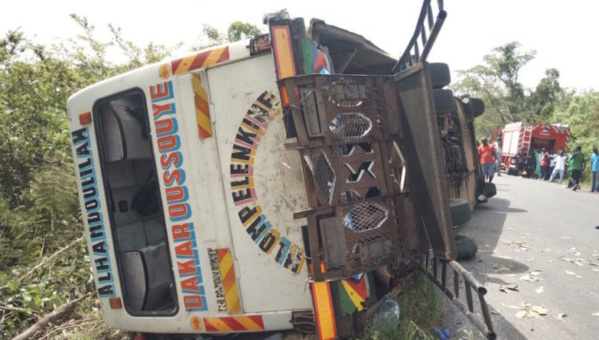 URGENT: Un bus en partance pour Ziguinchor se renverse à Kaffrine et fait cinq morts URGENT: Un bus en partance pour Ziguinchor se renverse à Kaffrine et fait cinq morts