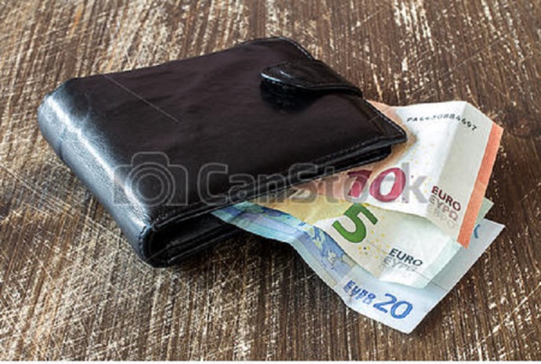 Guinée : Un chauffeur ramasse un sac contenant plus de 170.000 euros et le rend à son propriétaire