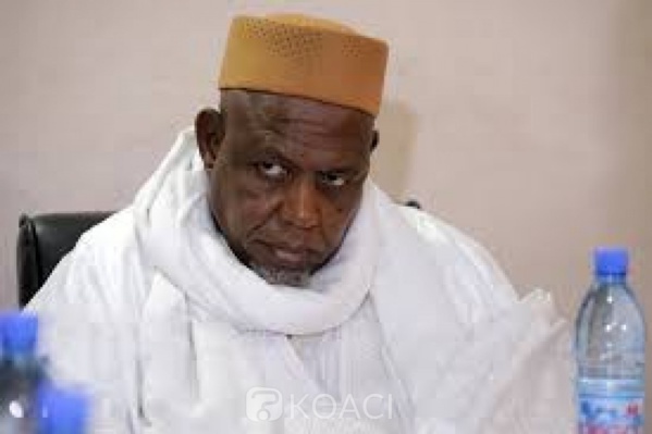 Tentative d'achat des leaders religieux: Le jour où l’Imam Dicko crachait sur les 50 millions du...(REGARDEZ) Tentative d'achat des leaders religieux: Le jour où l’Imam Dicko crachait sur les 50 millions du...(REGARDEZ)