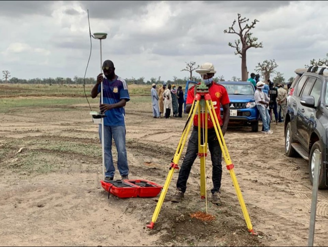 Exclusif: Babacar Ngom cède une centaine d’hectares à la population de... Exclusif: Babacar Ngom cède une centaine d’hectares à la population de...
