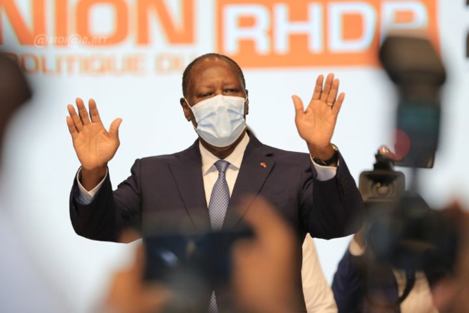 3e mandat en Côte d'Ivoire: le président Alassane Ouattara joue aux prolongations 3e mandat en Côte d'Ivoire: le président Alassane Ouattara joue aux prolongations