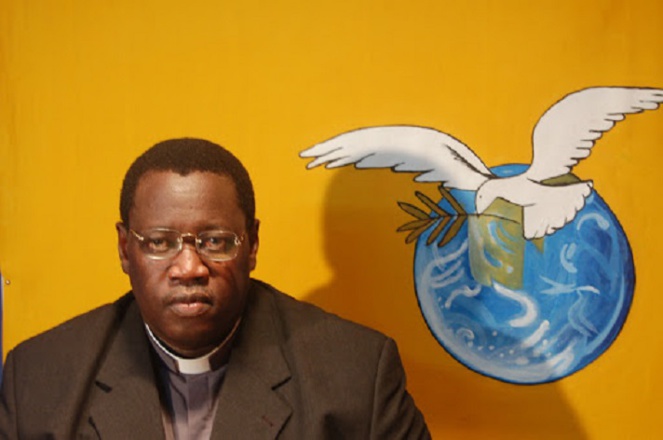 Abbé Latyr Ndiaye écaille Mame M. Guèye : “A travers tes propos, Dieu t’a démasqué” Abbé Latyr Ndiaye écaille Mame M. Guèye : “A travers tes propos, Dieu t’a démasqué”