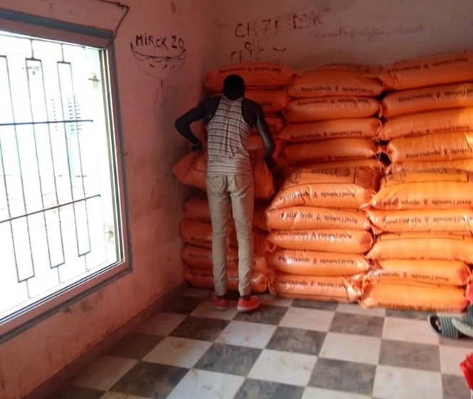 Aide Covid-19: Me Aliou SOW "inonde" Keur Massar de sacs de riz...
