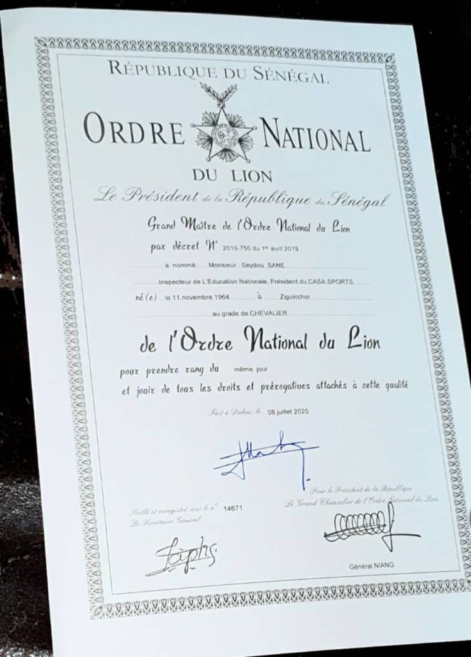 Le Chef de l'Etat, Macky Sall nomme et élève Seydou Sané au grade de... Le Chef de l'Etat, Macky Sall nomme et élève Seydou Sané au grade de...