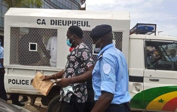 Contre les Tarifs de la Sonatel: 7 membres de Y'en a marre arrêtés