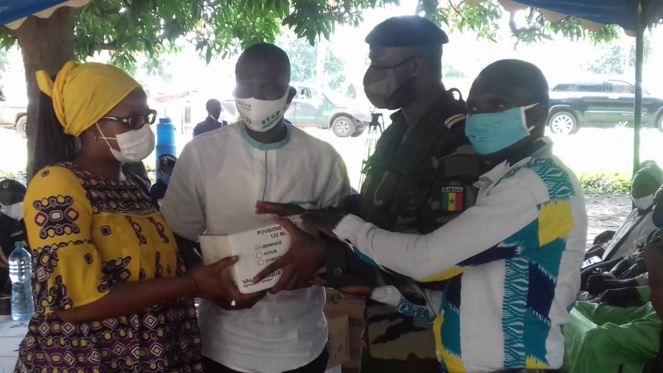 Ziguinchor: Le commandement de la Zone militaire N°5 "ravitaille" le poste de santé de Diagno en médicament