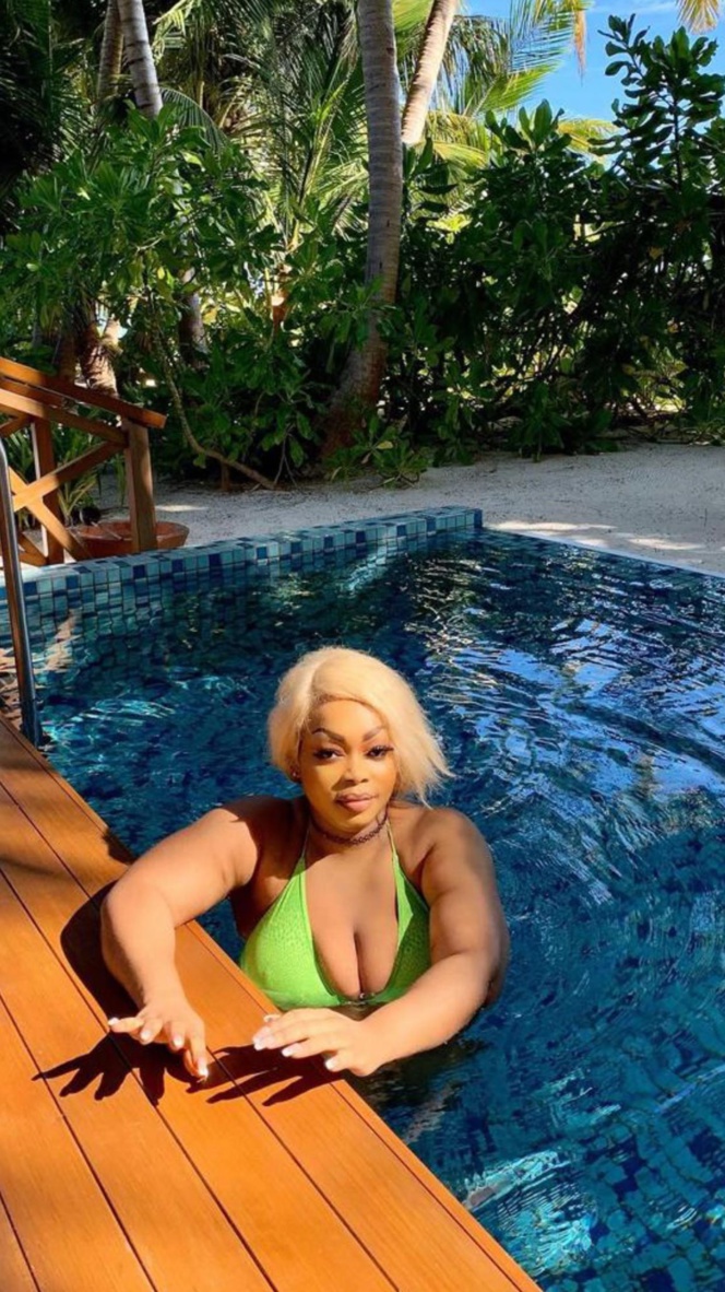 EUDOXIE YAO publie ses photos prises dans une piscine EUDOXIE YAO publie ses photos prises dans une piscine