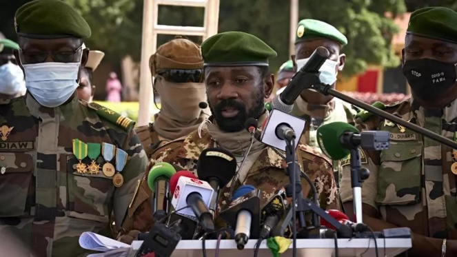 Gouvernement de transition au Mali: des militaires aux postes clés Gouvernement de transition au Mali: des militaires aux postes clés