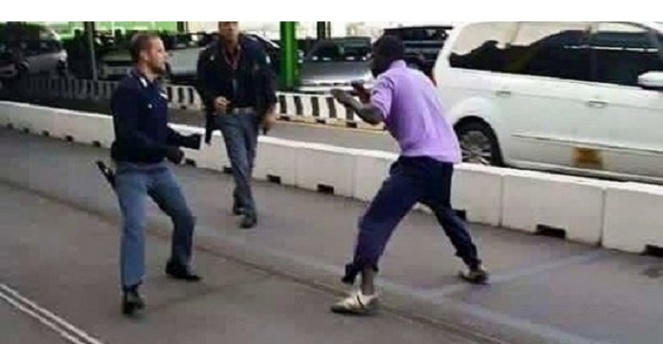 Italie: Un Sénégalais frappe des policiers Italie: Un Sénégalais frappe des policiers