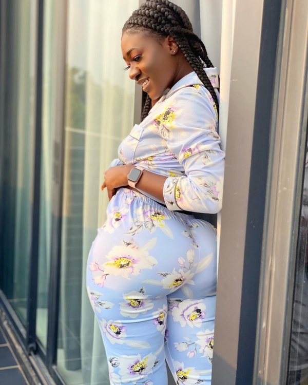 Les vidéos et photos de la starlette Hajia Bintu  sont les plus regardées...