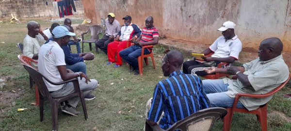 Casa Sport: Le président Seydou Sané apporte un "appui financier et moral" aux anciens joueurs du club Casa Sport: Le président Seydou Sané apporte un "appui financier et moral" aux anciens joueurs du club