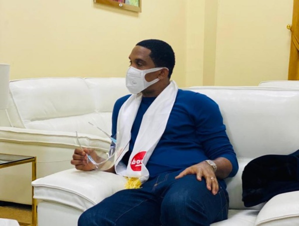 Que fait l’ancien attaquant des Lions Indomptables du Cameroun au Sénégal ?