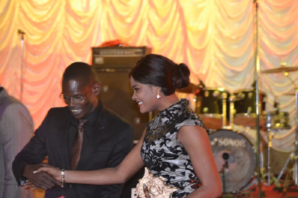 Soumboulou Bathily en parfaite complicité avec ses amis... Soumboulou Bathily en parfaite complicité avec ses amis...