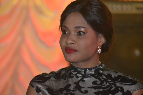 Soumboulou Bathily en parfaite complicité avec ses amis... Soumboulou Bathily en parfaite complicité avec ses amis...