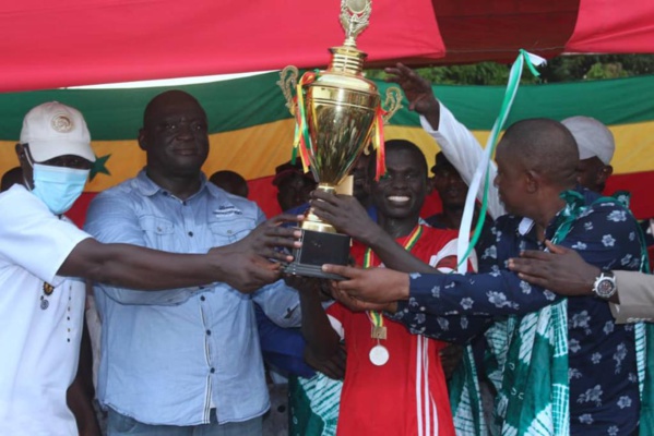 Parrain du tournoi de la zone de "Boudié", le président Seydou Sané encourage la jeunesse de Sedhiou Parrain du tournoi de la zone de "Boudié", le président Seydou Sané encourage la jeunesse de Sedhiou