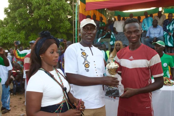 Parrain du tournoi de la zone de "Boudié", le président Seydou Sané encourage la jeunesse de Sedhiou Parrain du tournoi de la zone de "Boudié", le président Seydou Sané encourage la jeunesse de Sedhiou